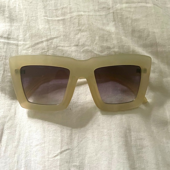 H&M Retro Sunglasses - Picture 1 of 2